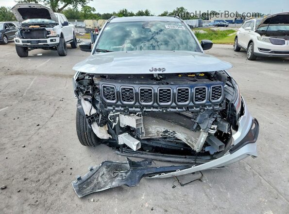 3C4NJDBN1ST586698 2025 JEEP COMPASS Серебряный Вид спереди