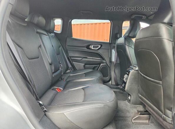 3C4NJDBN1ST586698 2025 JEEP COMPASS Серебряный Вид задней части салона