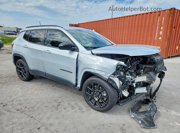 3C4NJDBN1ST586698 2025 JEEP COMPASS Серебряный Передняя правая четверть