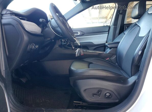 3C4NJDBN2ST549031 2025 JEEP COMPASS White Front interior view