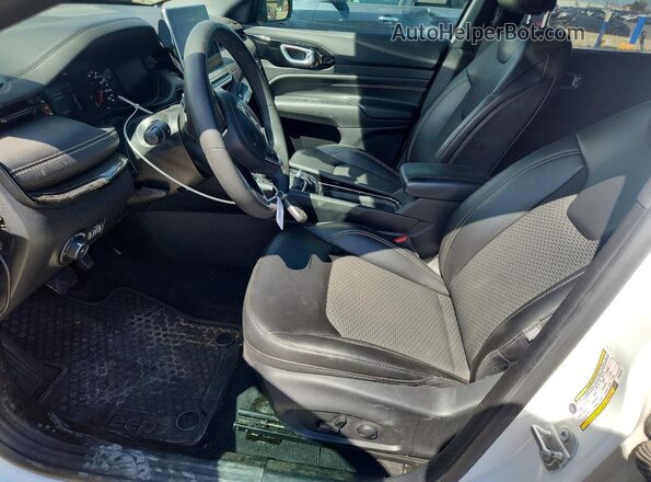 3C4NJDBN4PT515177 2023 JEEP COMPASS Белый Вид салона спереди
