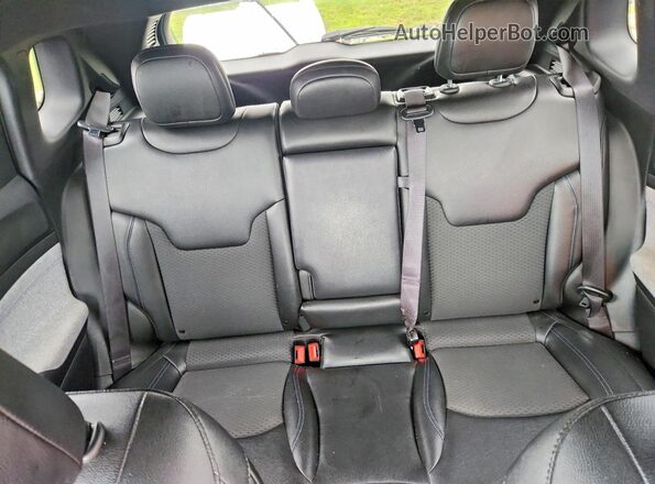 3C4NJDBN4RT606940 2024 JEEP COMPASS White Вид задніх сидінь