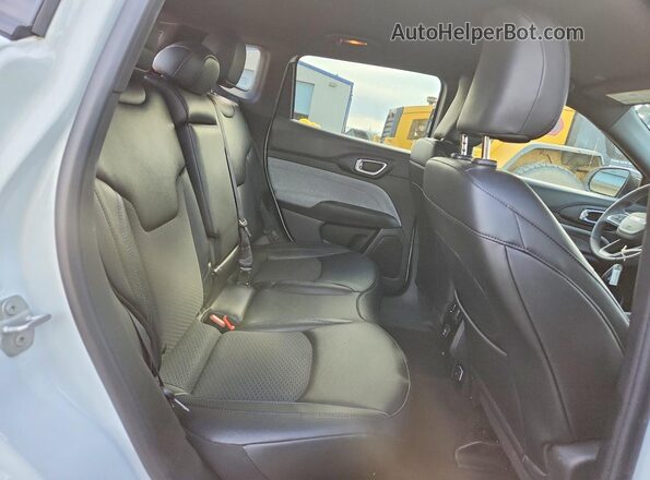 3C4NJDBN4ST605924 2025 JEEP COMPASS White Widok tylnych siedzeń