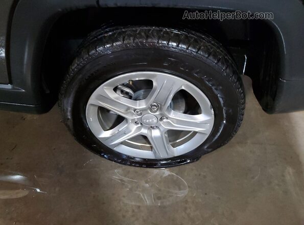 3C4NJDBNXRT584409 2024 JEEP COMPASS Gray 