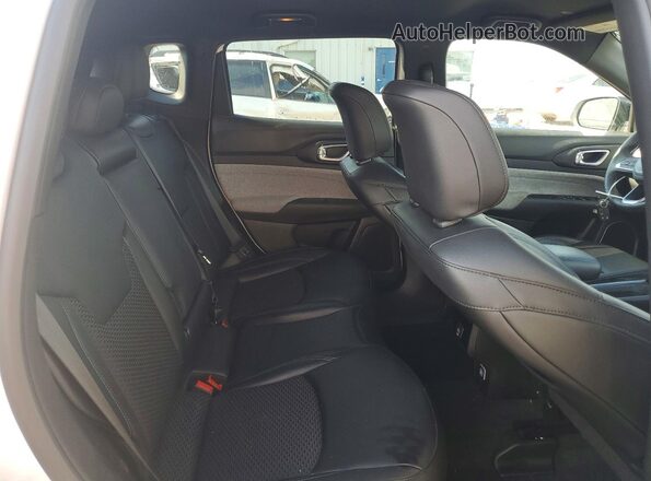 3C4NJDBNXST616832 2025 JEEP COMPASS White Widok tylnych siedzeń