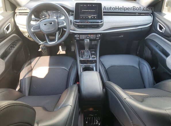 3C4NJDBNXST616832 2025 JEEP COMPASS White Widok deski rozdzielczej