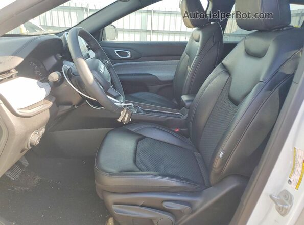 3C4NJDBNXST616832 2025 JEEP COMPASS White Widok wnętrza z przodu
