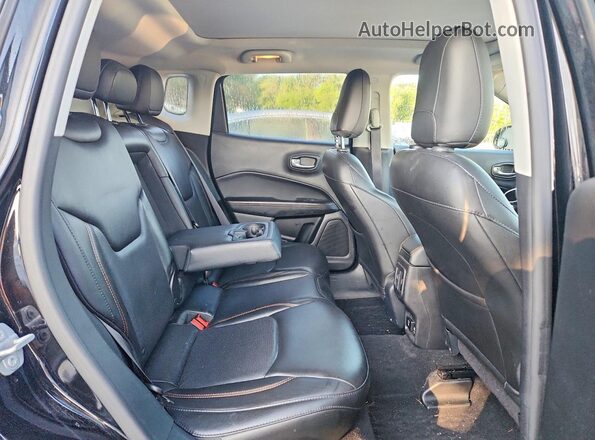 3C4NJDCB1JT432947 2018 JEEP COMPASS Black Rear seats view