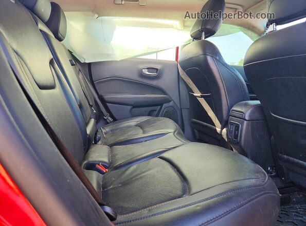 3C4NJDCB2LT216205 2020 JEEP COMPASS Red Вид задньої частини салону