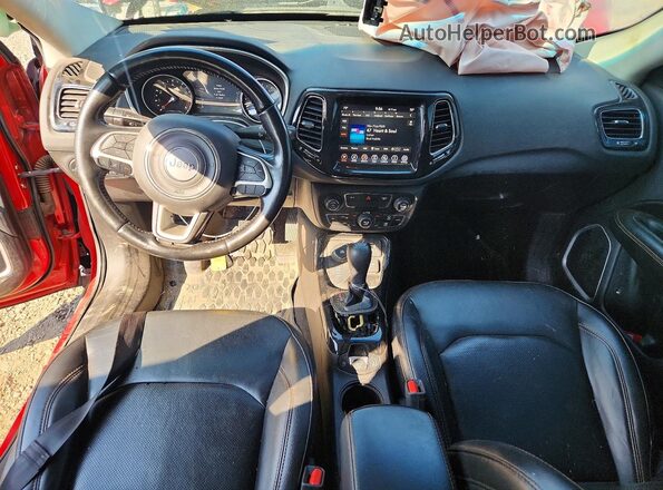 3C4NJDCB2LT216205 2020 JEEP COMPASS Red Вид панелі приладів