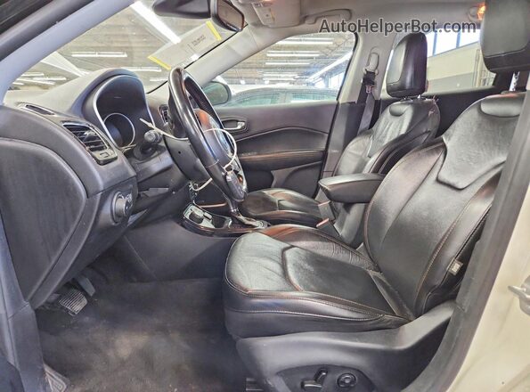 3C4NJDCB4MT596097 2021 JEEP COMPASS White Вид салону спереду