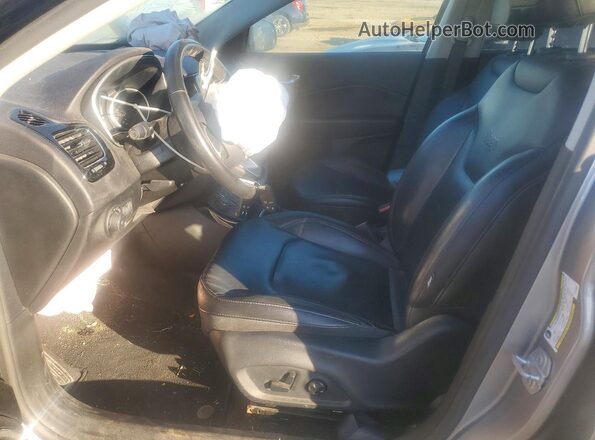 3C4NJDCB5JT424009 2018 JEEP COMPASS Gray Вид салону спереду