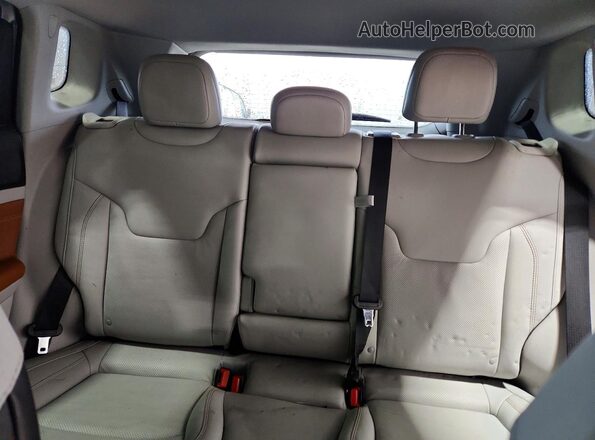 3C4NJDCB5NT237603 2022 JEEP COMPASS Silver Հետևի նստատեղերի տեսք