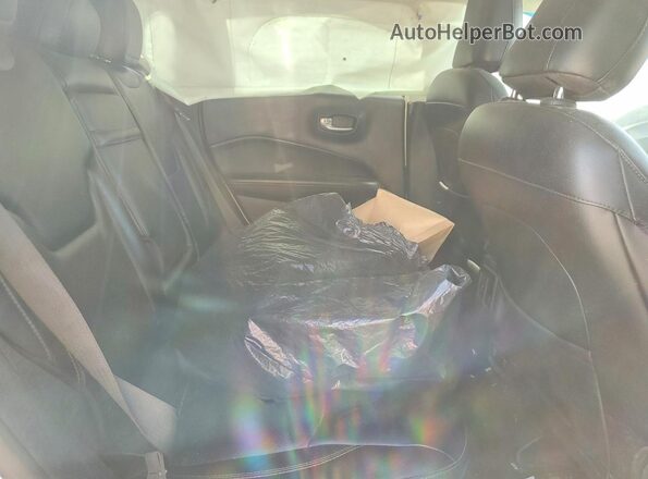 3C4NJDCB7HT635304 2017 JEEP COMPASS White Вид задньої частини салону