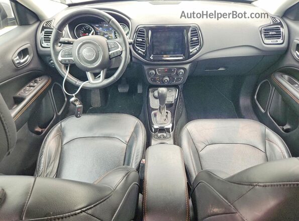 3C4NJDCB7JT135536 2018 JEEP COMPASS Серый Вид панели приборов