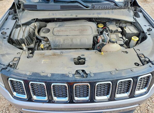 3C4NJDCB7JT222241 2018 JEEP COMPASS Silver Engine compartment view