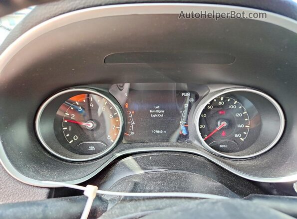 3C4NJDCB7JT222241 2018 JEEP COMPASS Silver Instrument cluster view