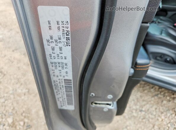 3C4NJDCB7JT222241 2018 JEEP COMPASS Silver 360 interior view