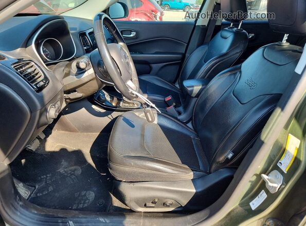 3C4NJDCB7KT746166 2019 JEEP COMPASS Зеленый Вид салона спереди