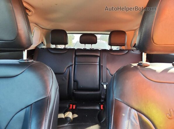 3C4NJDCB7KT746166 2019 JEEP COMPASS Зеленый Вид задних сидений