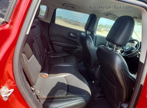 3C4NJDCB7LT146653 2020 JEEP COMPASS Red უკანა სალონის ხედი