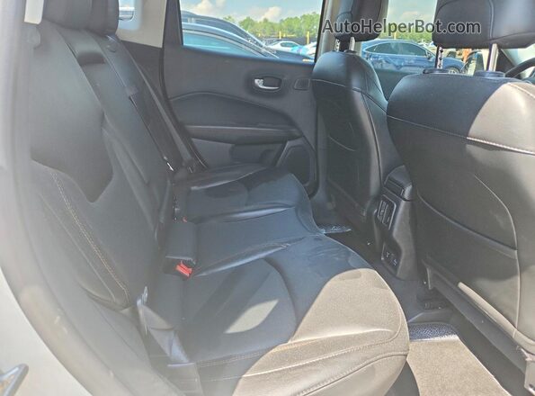 3C4NJDCB7MT518980 2021 JEEP COMPASS White Вид задньої частини салону