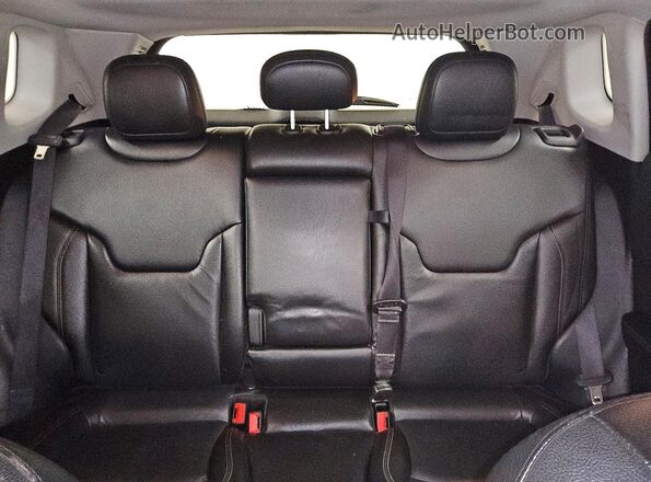3C4NJDCBXMT601058 2021 JEEP COMPASS Red Widok tylnych siedzeń