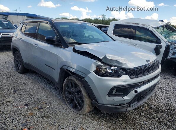 3C4NJDCN0TT184168 2026 JEEP COMPASS Silver უკანა სავარძლების ხედი