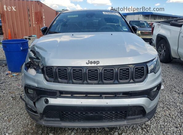 3C4NJDCN0TT184168 2026 JEEP COMPASS Silver უკანა სალონის ხედი