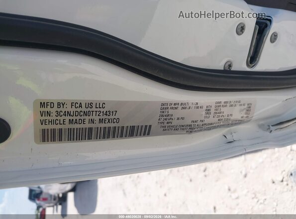 3C4NJDCN0TT214317 2026 JEEP COMPASS White Vista del compartimento del motor