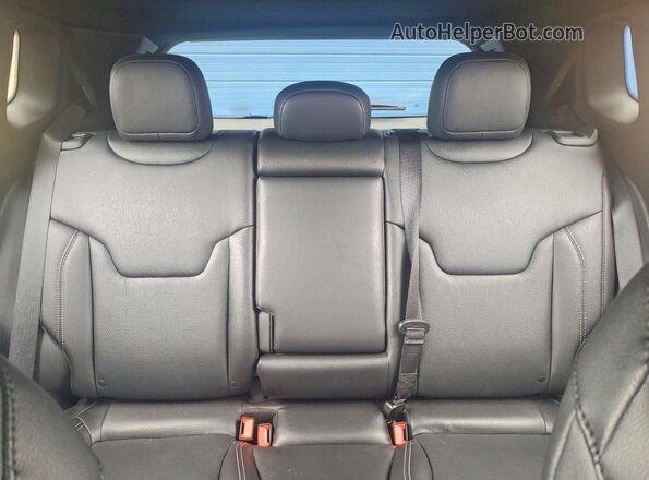 3C4NJDCN1ST601148 2025 JEEP COMPASS Red Widok tylnych siedzeń