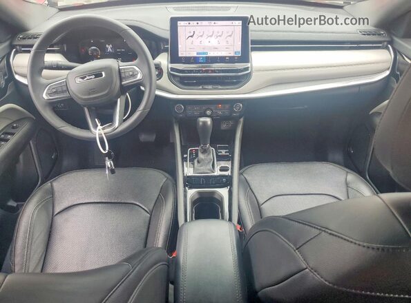 3C4NJDCN1ST601148 2025 JEEP COMPASS Red Widok deski rozdzielczej