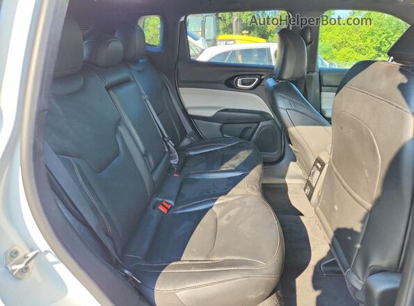 3C4NJDCN2RT165436 2024 JEEP COMPASS White Вид задньої частини салону