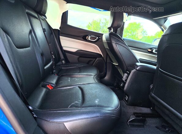 3C4NJDCN2ST501575 2025 JEEP COMPASS Blue Widok wnętrza z tyłu