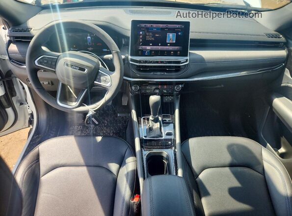 3C4NJDCN2TT171759 2026 JEEP COMPASS Белый Вид панели приборов