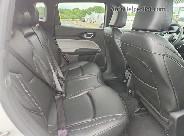 3C4NJDCN5ST614677 2025 JEEP COMPASS White Вид задньої частини салону