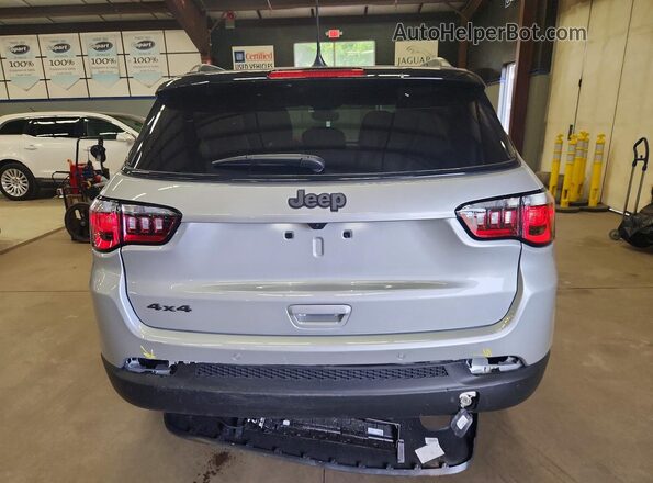 3C4NJDCN5TT280054 2026 JEEP COMPASS Silver Вид ззаду
