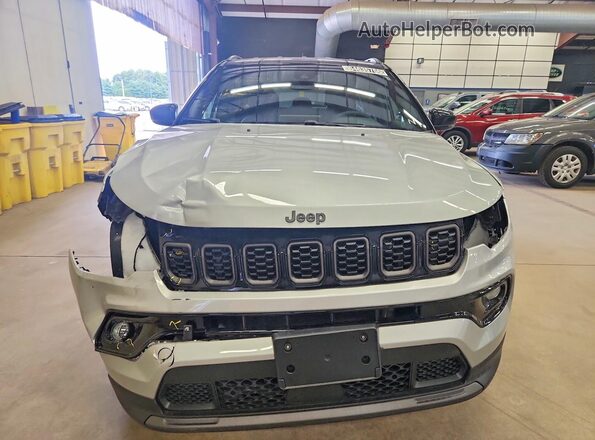 3C4NJDCN5TT280054 2026 JEEP COMPASS Silver Вид спереду