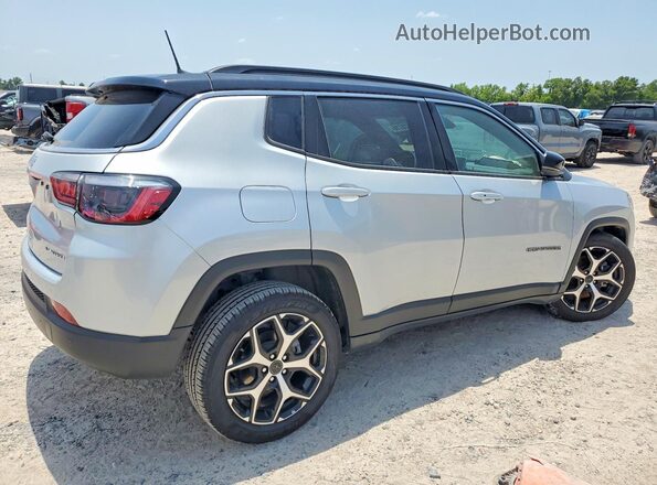 3C4NJDCN8ST509969 2025 JEEP COMPASS Silver Trasero derecho