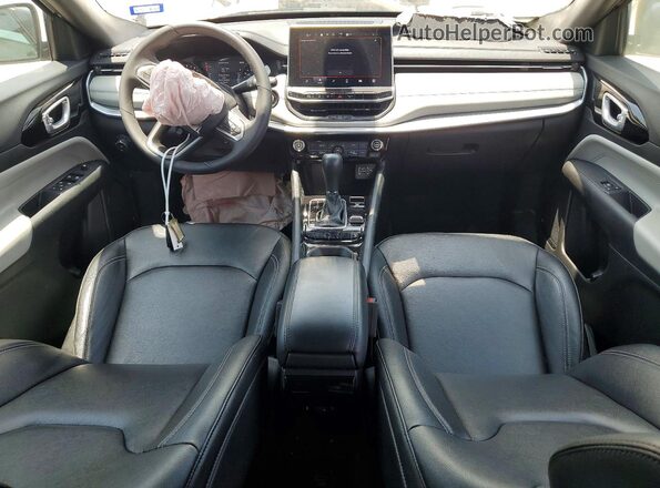 3C4NJDCN8ST509969 2025 JEEP COMPASS Silver Vista del salpicadero