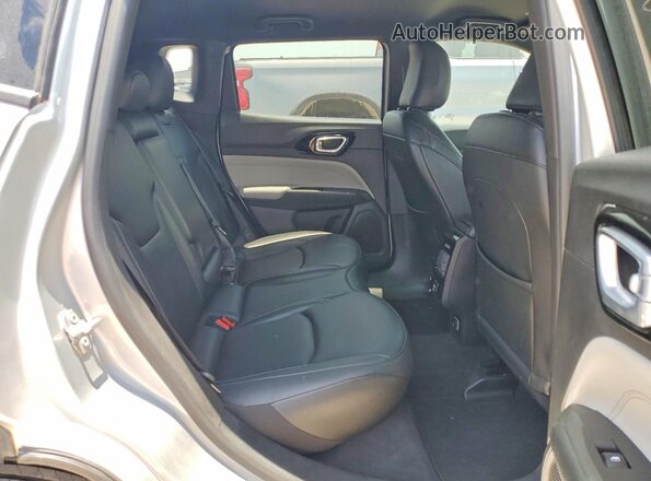 3C4NJDCN8ST509969 2025 JEEP COMPASS Silver Vista interior trasera