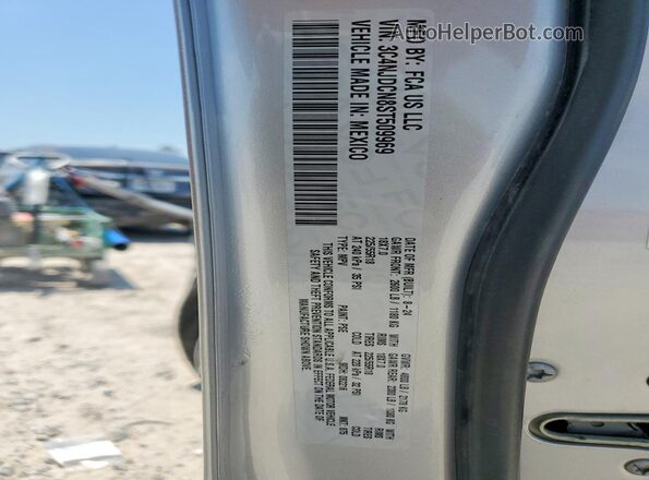 3C4NJDCN8ST509969 2025 JEEP COMPASS Silver Vista interior de 360 grados