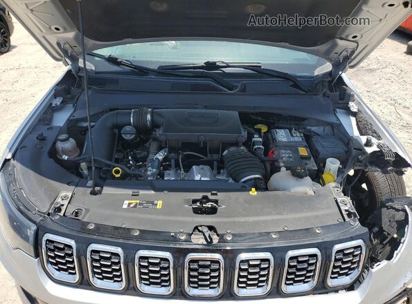 3C4NJDCN8ST509969 2025 JEEP COMPASS Silver Vista del compartimento del motor
