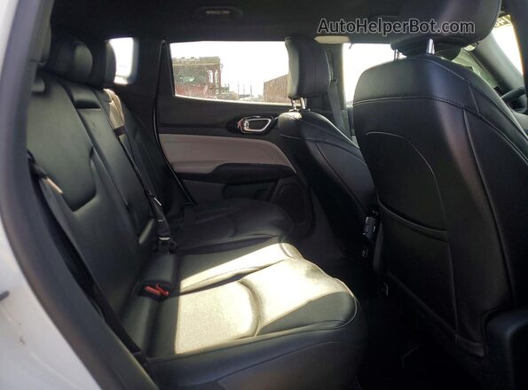 3C4NJDCN8ST560923 2025 JEEP COMPASS White Вид задньої частини салону