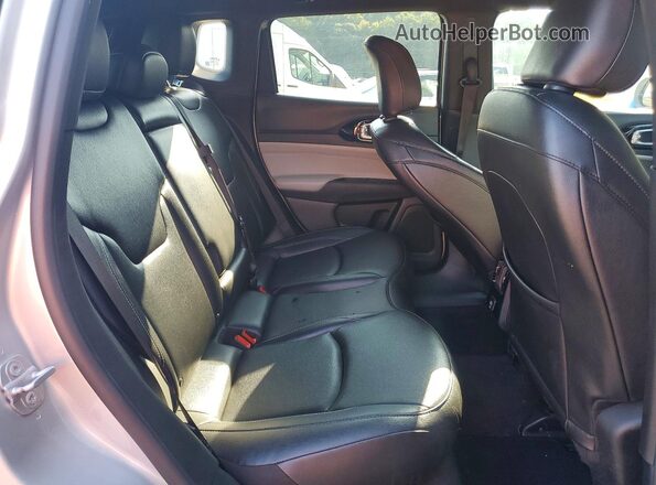 3C4NJDCNXST513411 2025 JEEP COMPASS Silver Вид задньої частини салону