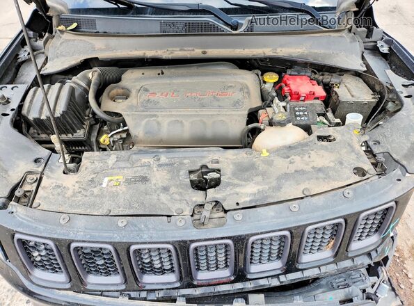 3C4NJDDB1LT208725 2020 JEEP COMPASS Black Widok komory silnika