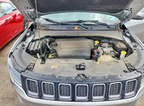 3C4NJDDB2MT571682 2021 JEEP COMPASS Silver ძრავის განყოფილების ხედი