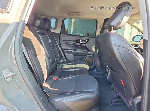 3C4NJDDB4NT125115 2022 JEEP COMPASS Gray Widok tylnych siedzeń