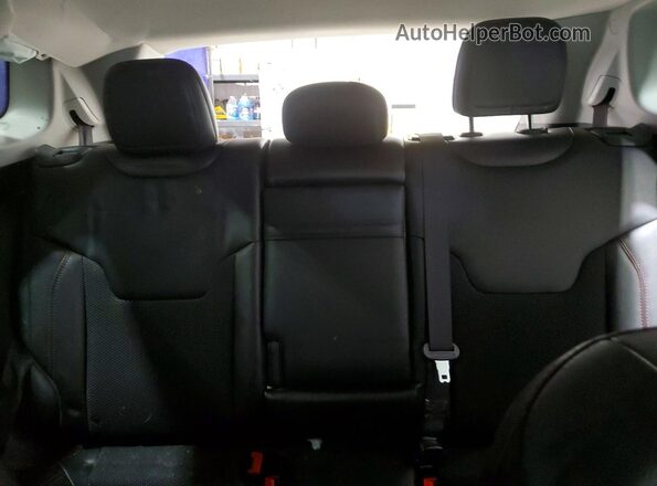 3C4NJDDB5LT118607 2020 JEEP COMPASS White Vista de los asientos traseros
