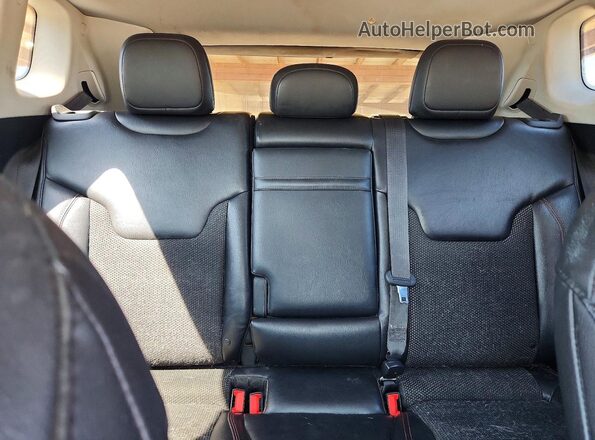 3C4NJDDB6JT199078 2018 JEEP COMPASS Gray Вид задніх сидінь